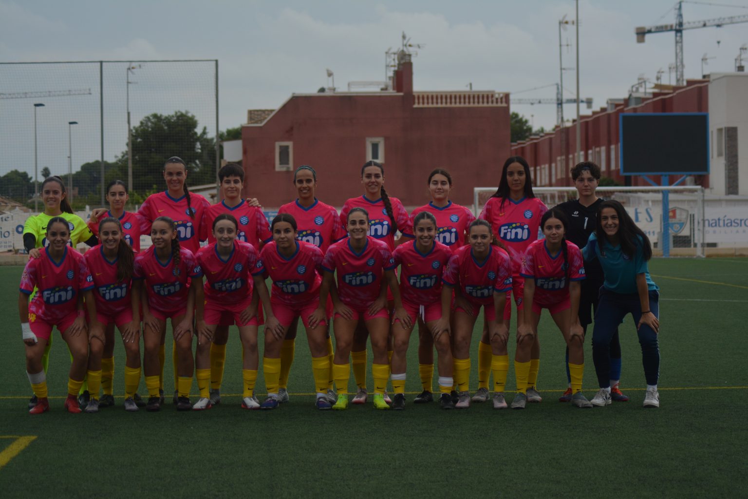 Victoria trabajada y buenas sensaciones para arrancar el rodaje